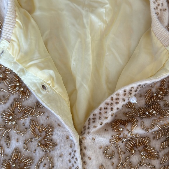 Vintage Butter Yellow & Gold Beaded Pearl Button Soft Cardigan Size XS/S - Picture 3 of 11